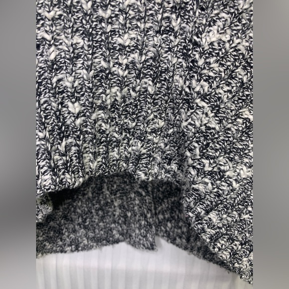 Express Cropped Sweater V-Neck Knit Black White Soft Size Small Cut Out Back - Picture 9 of 14